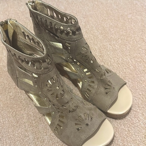 Unlisted - Cutout wedge heels / shoes / sandals - size 5 - Picture 2 of 9